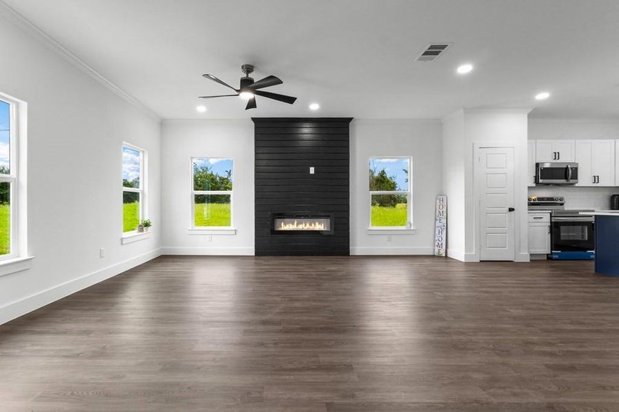 Spacious, unfurnished interior of a new home in , Tool (Image 19).