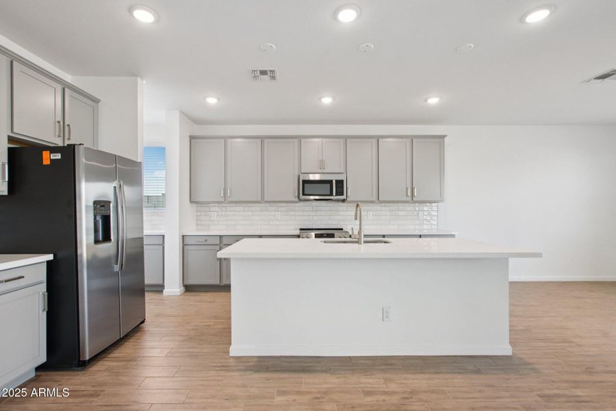 16-web-or-mls-W Brown St-S2708-016