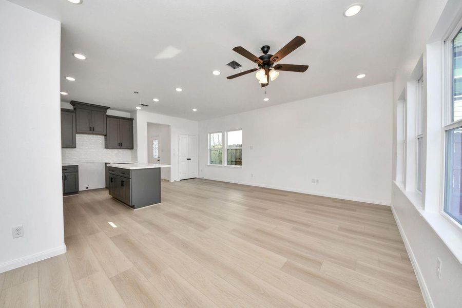 Spacious, unfurnished interior of a new home in , Houston (Image 7).