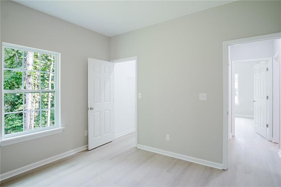Spacious, unfurnished interior of a new home in , Stockbridge (Image 31).