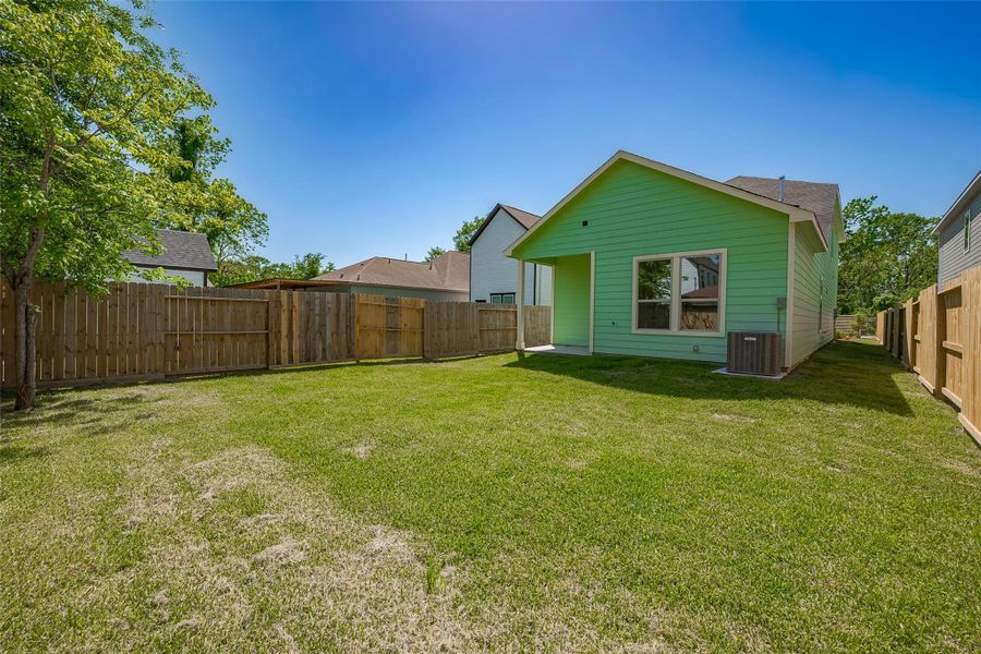 Exterior details and patio area of a home in , Houston (Image 28).