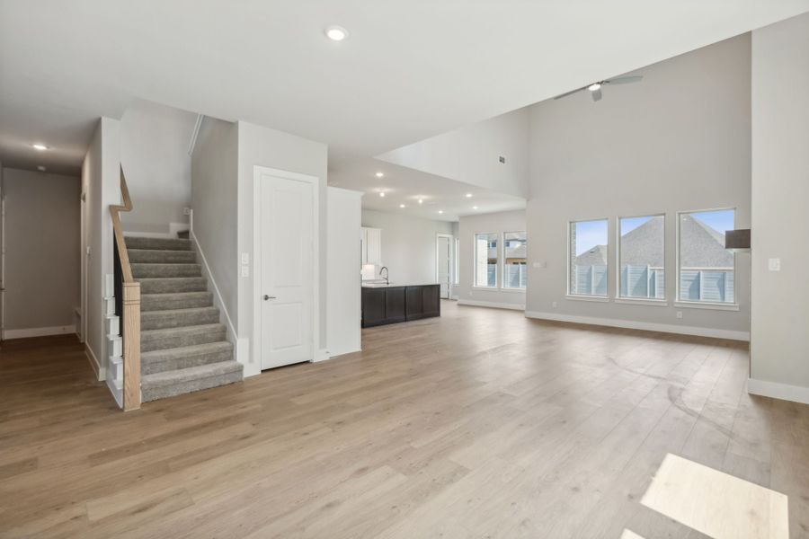 Spacious, unfurnished interior of a new home in Painted Tree Lakeside, McKinney (Image 19).