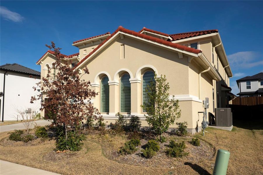Front exterior of a new home in , Frisco, TX, highlighting curb appeal (Image 24).