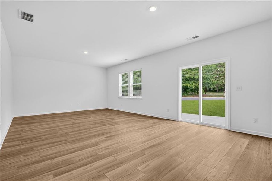 Spacious, unfurnished interior of a new home in Lexington Meadows, Athens (Image 21).