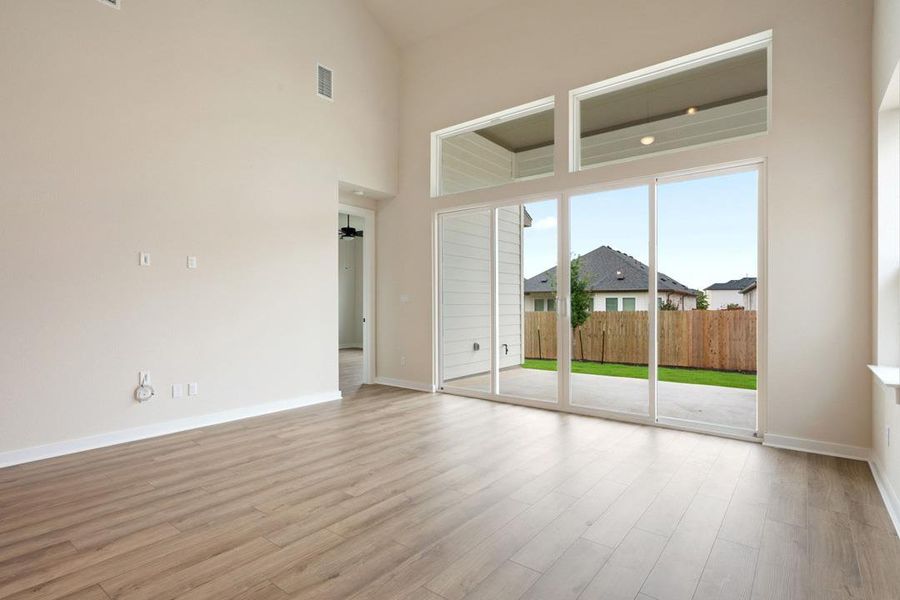 Spacious, unfurnished interior of a new home in Heritage, Dripping Springs (Image 17).