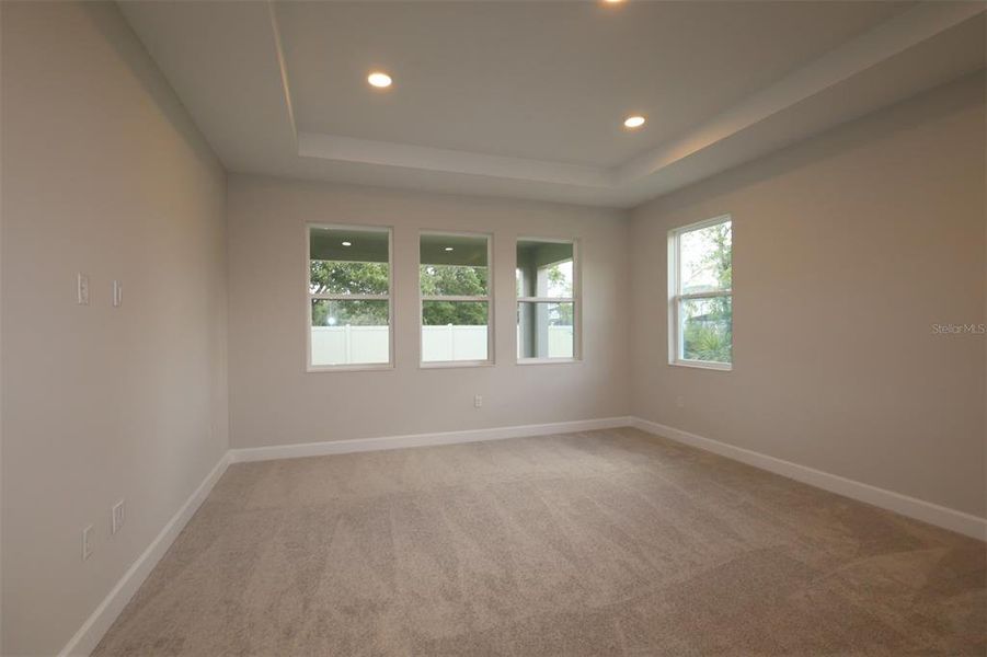 Spacious, unfurnished interior of a new home in Hawk's Overlook, Oviedo (Image 7).