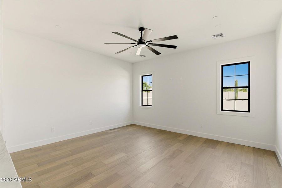 Bedroom w Dual Windows Bedroom w Dual Windows