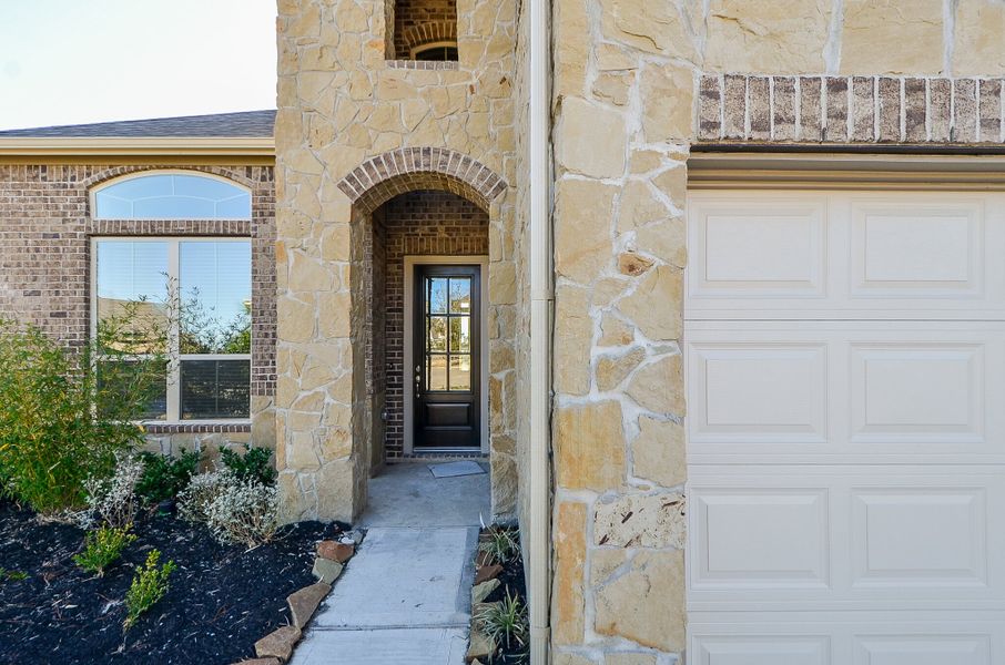 Representative exterior details of a home built from the Floor Plan 2922 by Colina Homes in Grand Magnolia, Magnolia (Image 3).