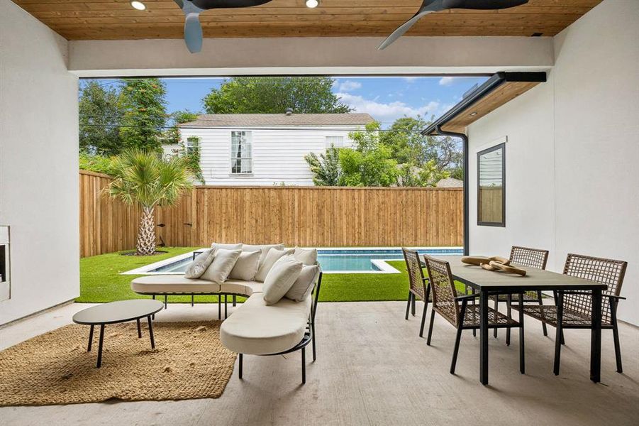 Exterior details and patio area of a home in , Dallas (Image 3).