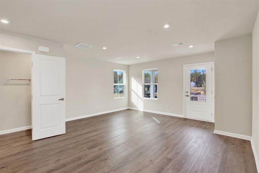 Spacious, unfurnished interior of a new home in Royal Oaks Cottages, Hardeeville (Image 15). Spacious, unfurnished interior of a new home in Royal Oaks Cottages, Hardeeville (Image 15).
