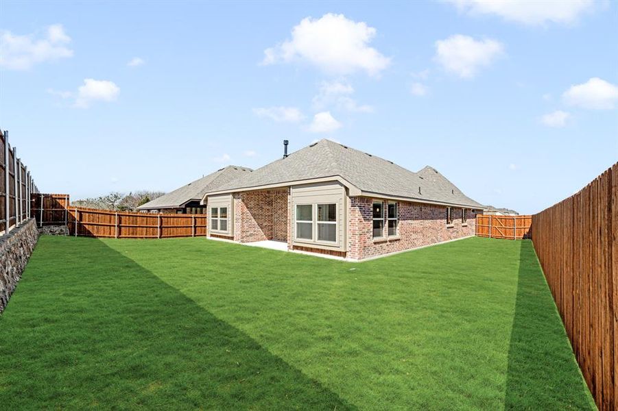 Exterior details and patio area of a home in The Oaks, Red Oak (Image 28).