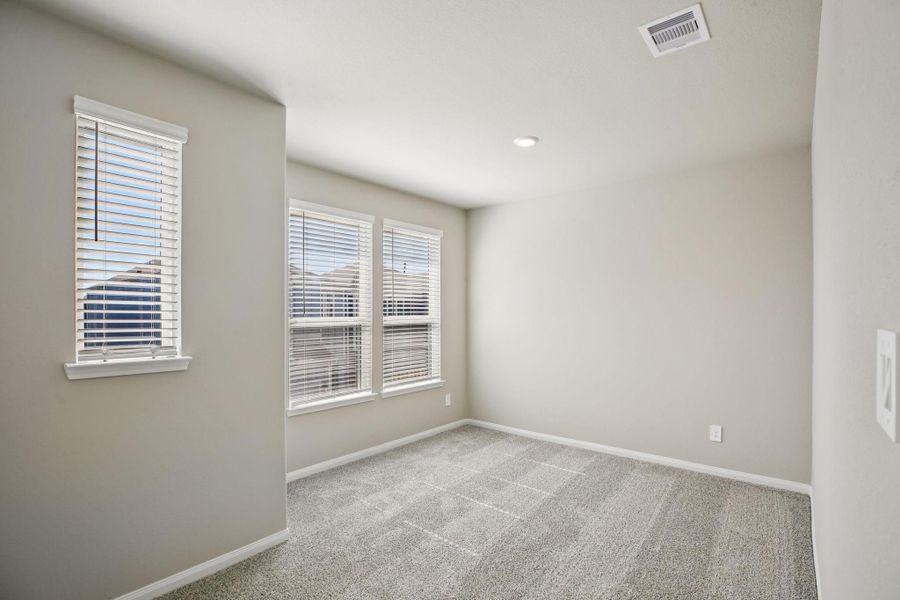 Spacious, unfurnished interior of a new home in Kemah Crossing - Luxe Series, Kemah (Image 23).