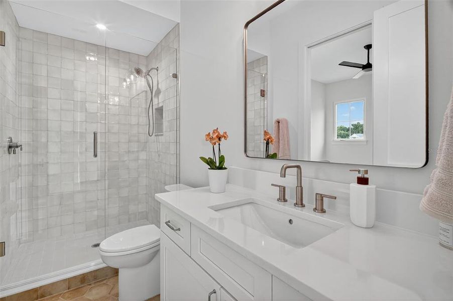 Furnished interior view inside a new home in , Mount Dora (Image 5).