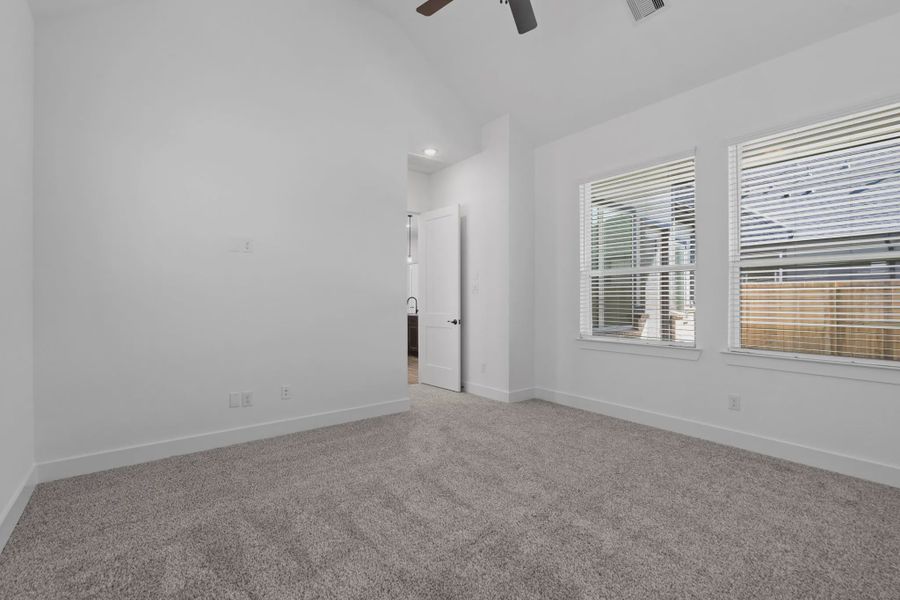 Spacious, unfurnished interior of a new home in Riceland Alley Loads, Mont Belvieu (Image 24).