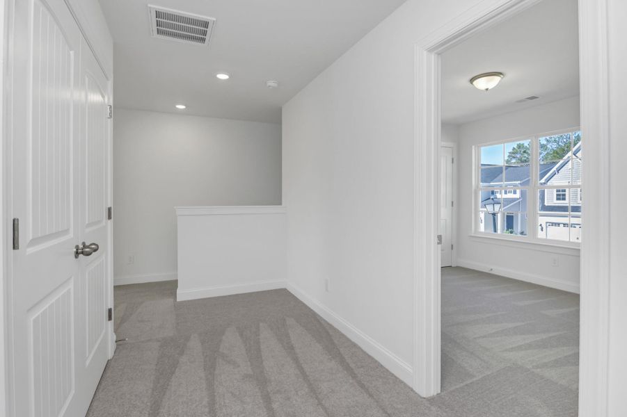 Spacious, unfurnished interior of a new home in Ashton Lakes, Lexington (Image 26).