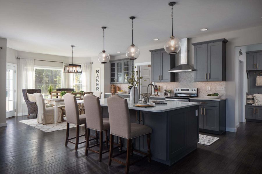 Classic Kitchen & Breakfast Area