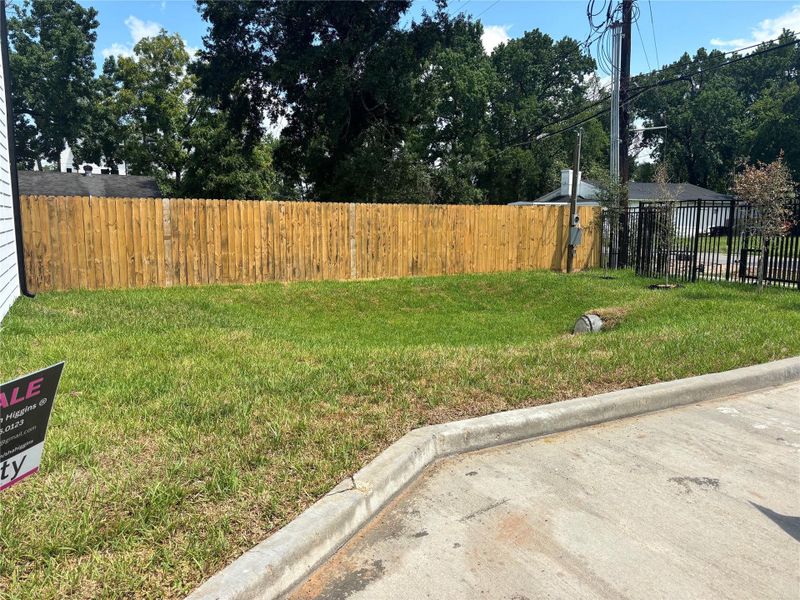 Marcolin Manor grass area ...great place to walk your pet. Marcolin Manor grass area ...great place to walk your pet.