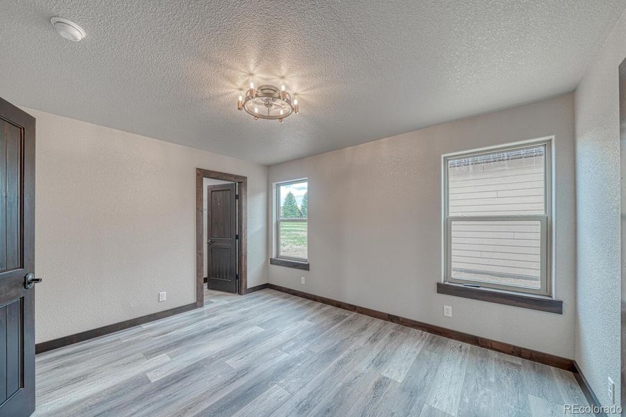 Spacious, unfurnished interior of a new home in , Silver Cliff (Image 18).