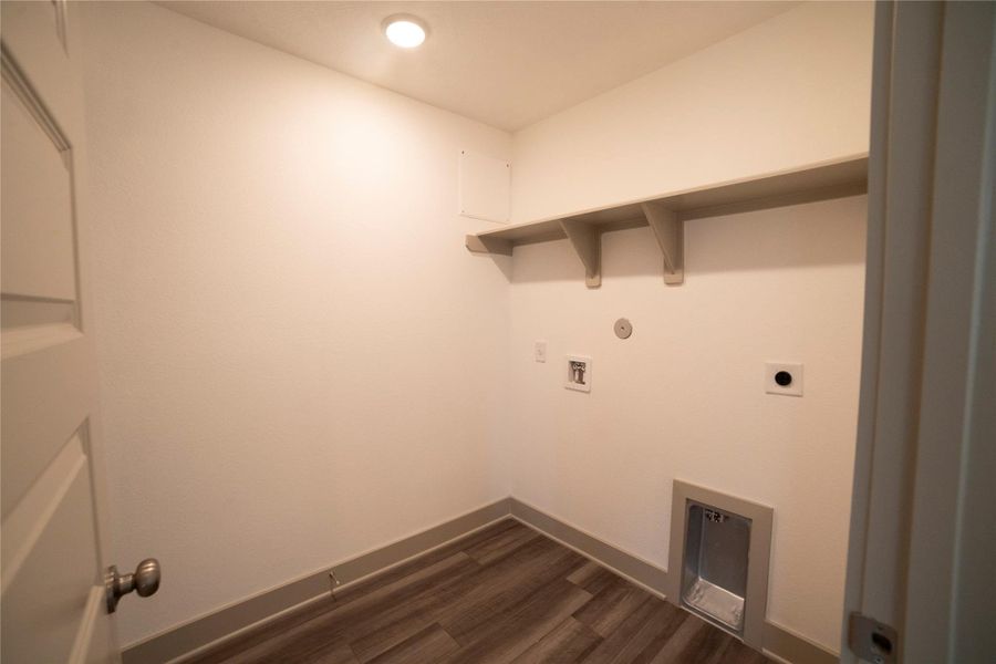 Spacious, unfurnished interior of a new home in , Brenham (Image 15).