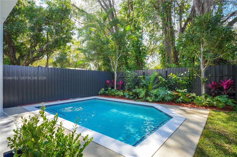 Exterior details and patio area of a home in , Miami (Image 28).