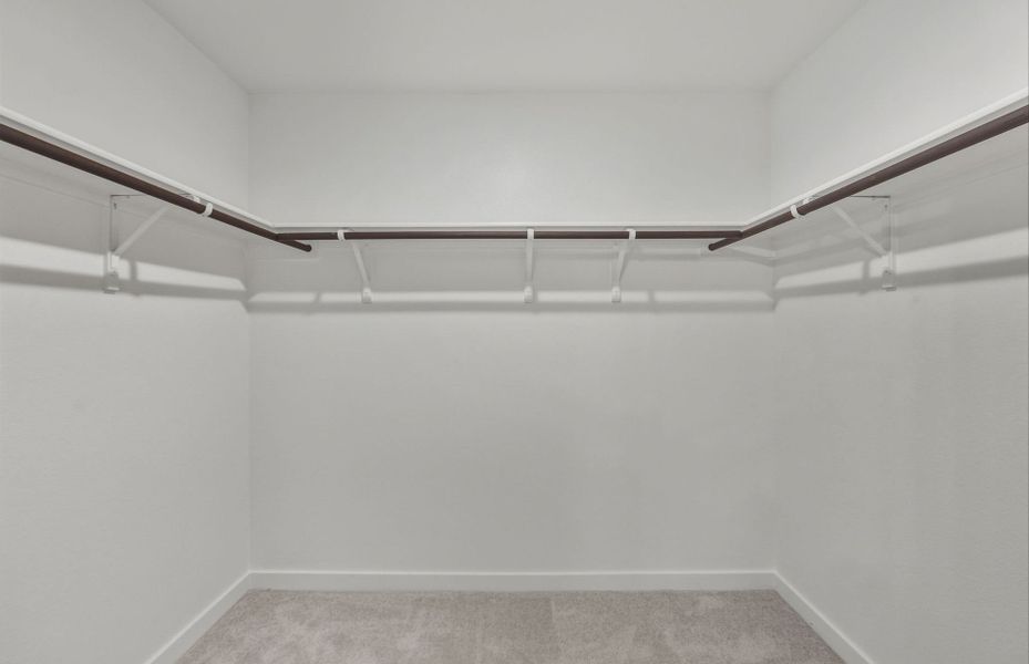 Spacious, unfurnished interior of a new home in Sunfield, Buda (Image 37).