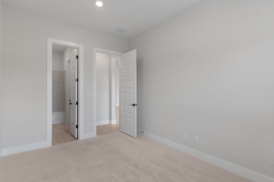 Spacious, unfurnished interior of a new home in Broken Oak, Georgetown (Image 42).