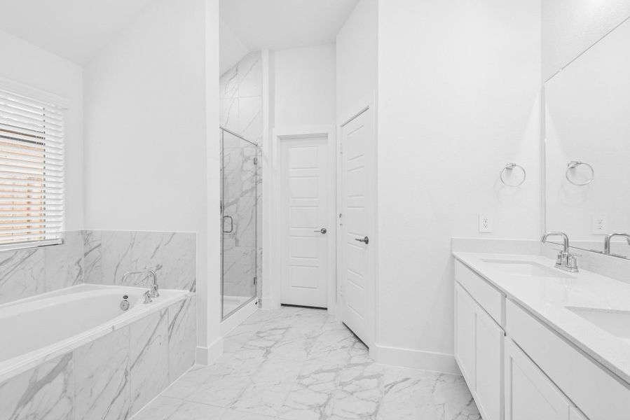 Furnished interior view inside a new home in Lago Mar, Santa Fe (Image 7).