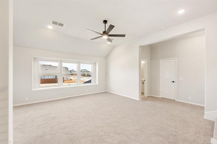 Spacious, unfurnished interior of a new home in Hayes Crossing, Midlothian (Image 35).