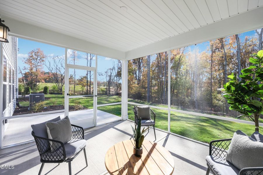 SUN_EverScreenedPorch_2of2