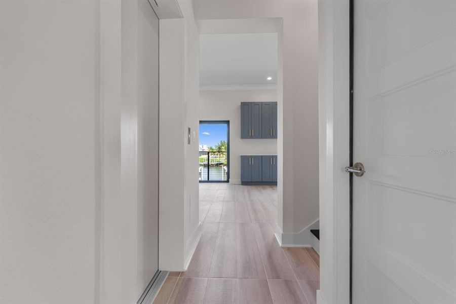 Spacious, unfurnished interior of a new home in , Apollo Beach (Image 19).