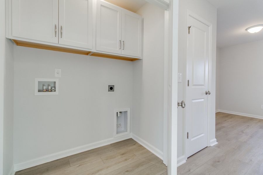 Spacious, unfurnished interior of a new home in Astoria, Columbia (Image 21).