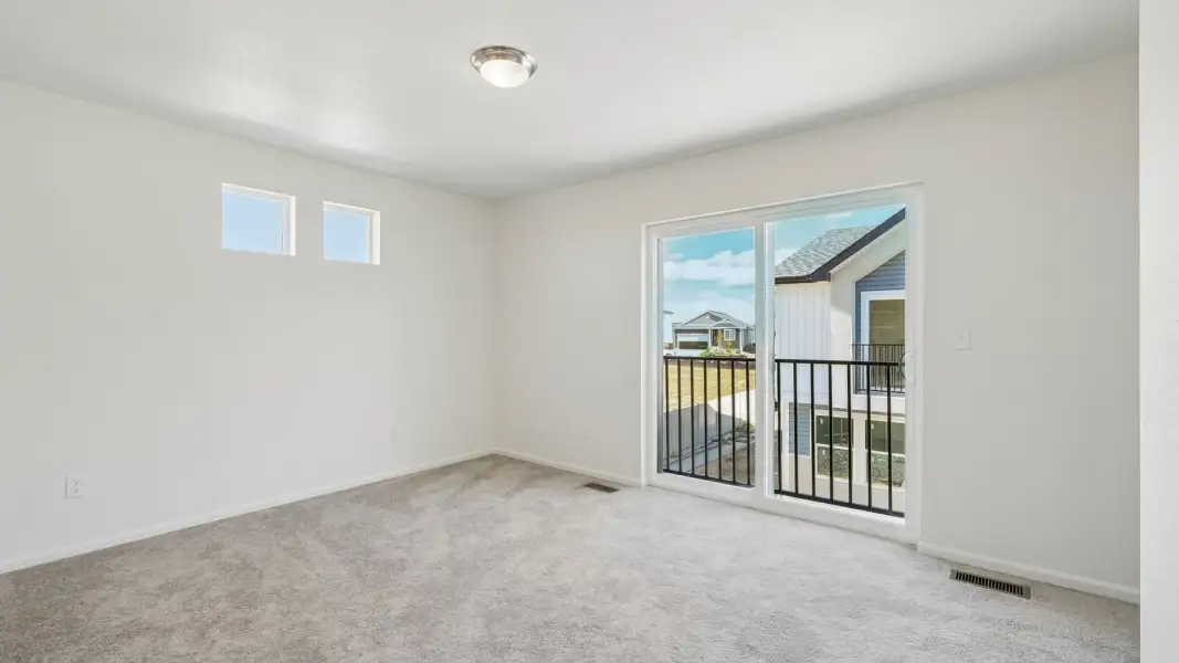 Spacious, unfurnished interior of a new home in Banning Lewis Ranch, Colorado Springs (Image 11).