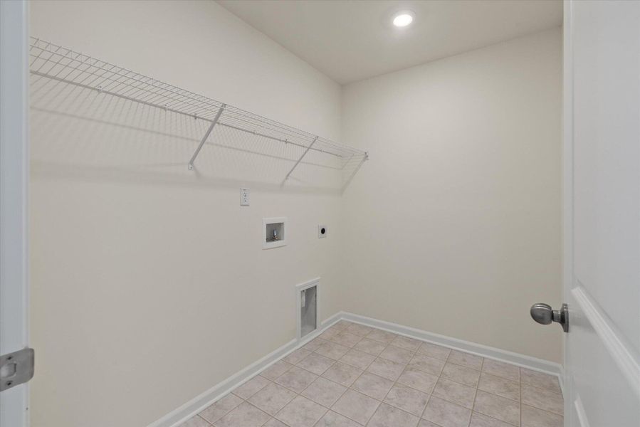 Spacious, unfurnished interior of a new home in Parker's Preserve, Ridgeville (Image 19).