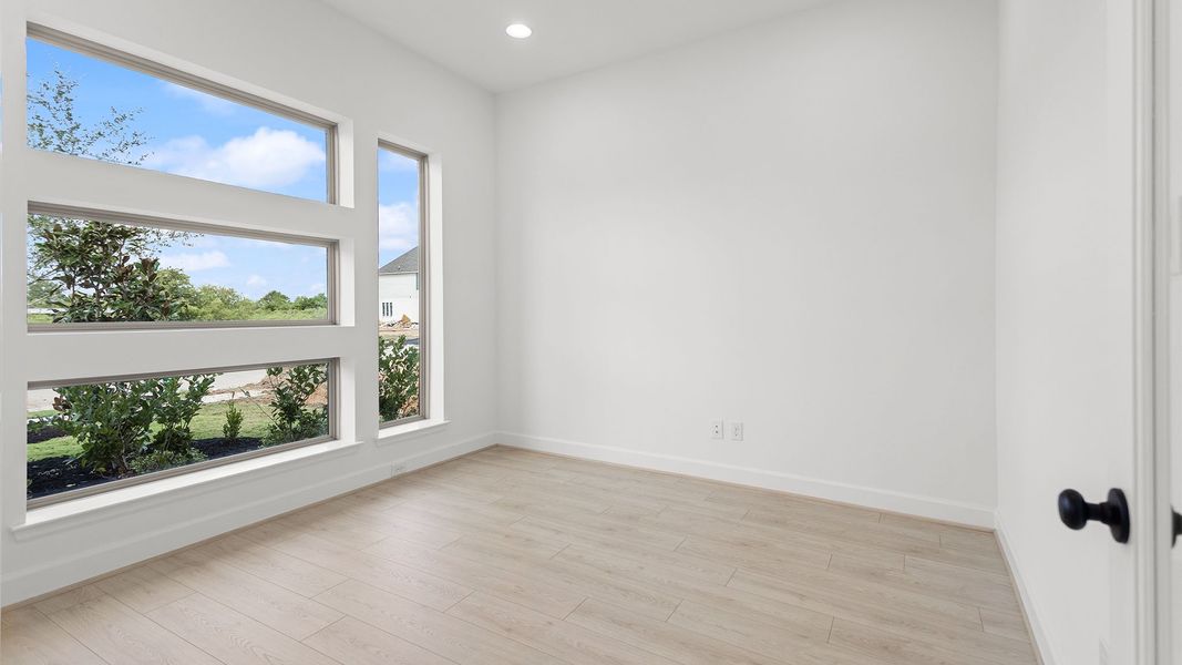 Spacious, unfurnished interior of a new home in Lakes of Cane Island, Katy (Image 12).