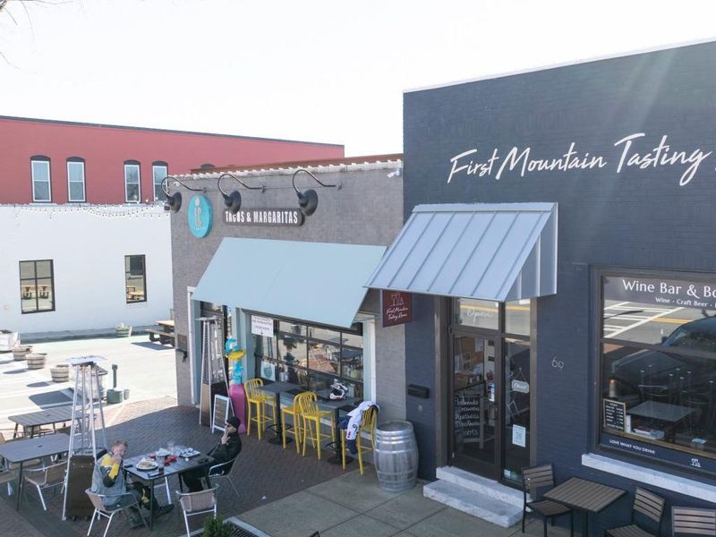 Image 96 of a home in Rolling Meadows.