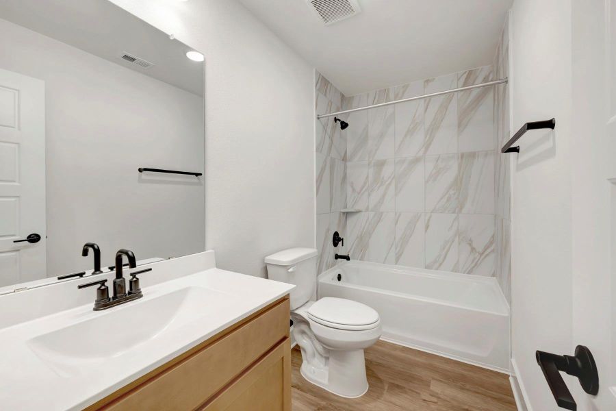 Furnished interior view inside a new home in Lago Mar, Santa Fe (Image 6).