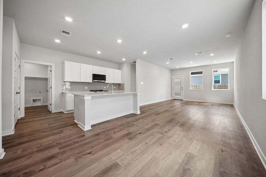 Spacious, unfurnished interior of a new home in Eastwood at Sonterra, Jarrell (Image 32). Spacious, unfurnished interior of a new home in Eastwood at Sonterra, Jarrell (Image 32).