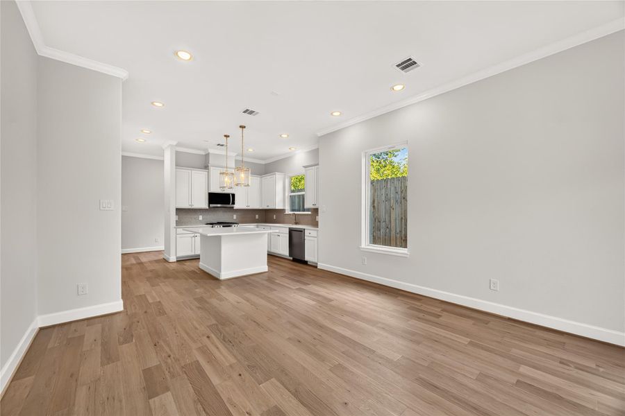 Spacious, unfurnished interior of a new home in , Houston (Image 26).