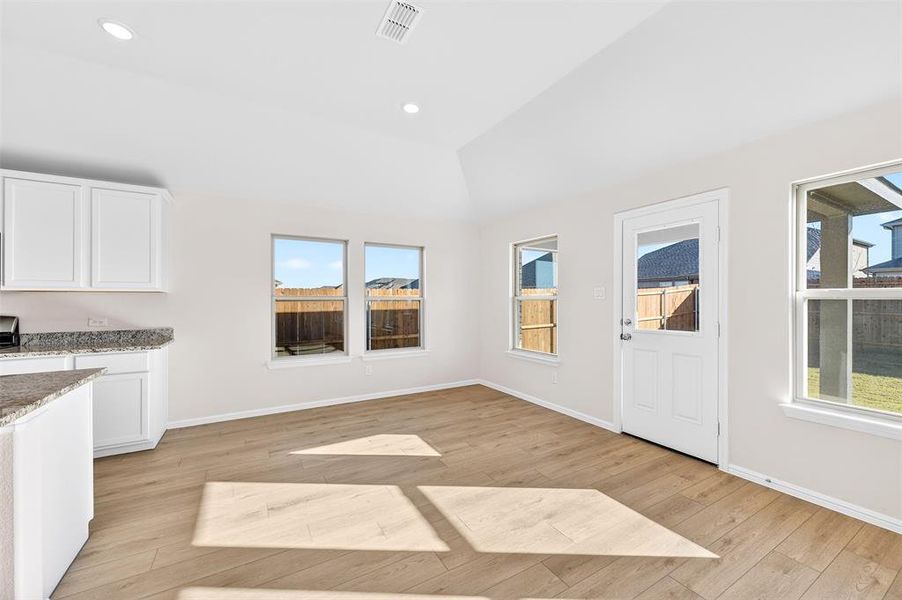 Spacious, unfurnished interior of a new home in Verandah, Royse City (Image 21).