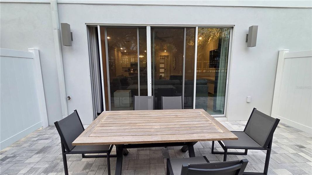 Exterior details and patio area of a home in , Reunion (Image 2).