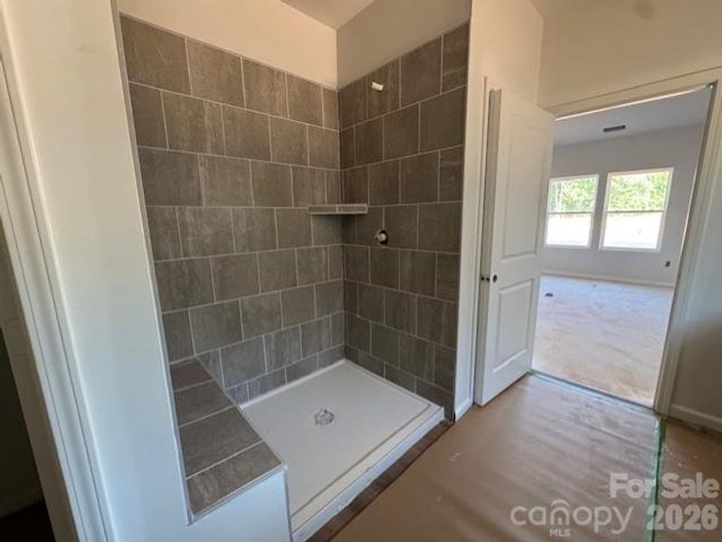 Primary Shower w/bench