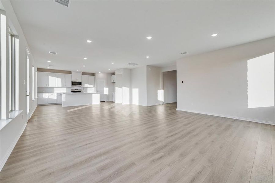 Spacious, unfurnished interior of a new home in Walden Pond, Forney (Image 23).