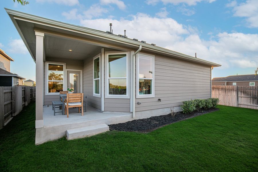 Exterior details and patio area of a home in Meyer Ranch, New Braunfels (Image 4).