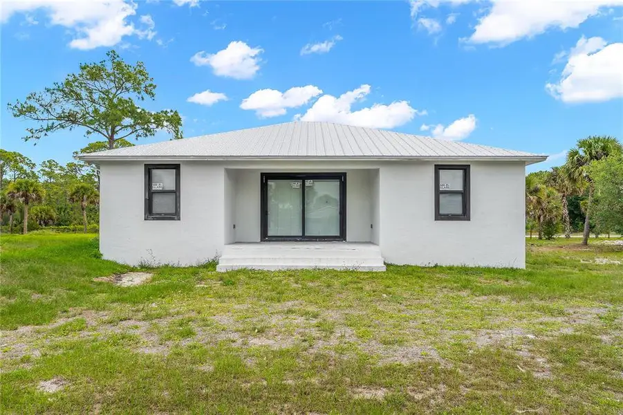 Exterior details and patio area of a home in , Clewiston (Image 3).