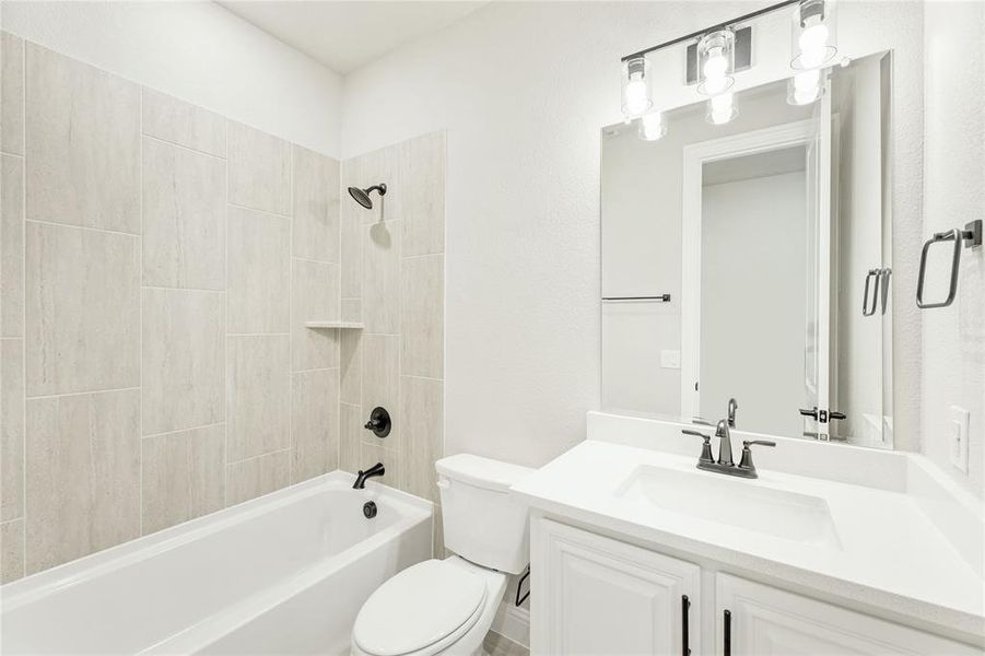 Furnished interior view inside a new home in Glenbrook, Red Oak (Image 9).