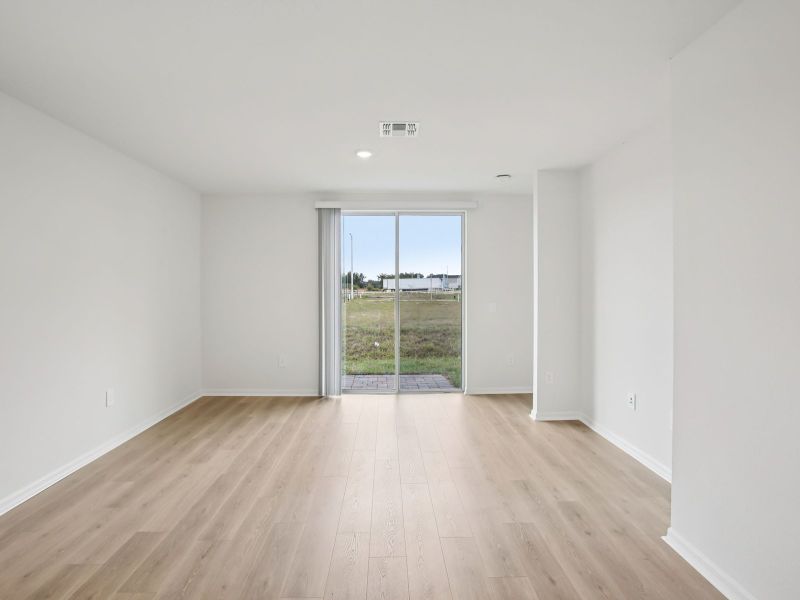 Spacious, unfurnished interior of a new home in Wynnstone - Classic Series, Davenport (Image 6).