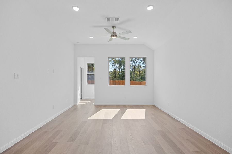Spacious, unfurnished interior of a new home in Trinity Ranch, Elgin (Image 14).
