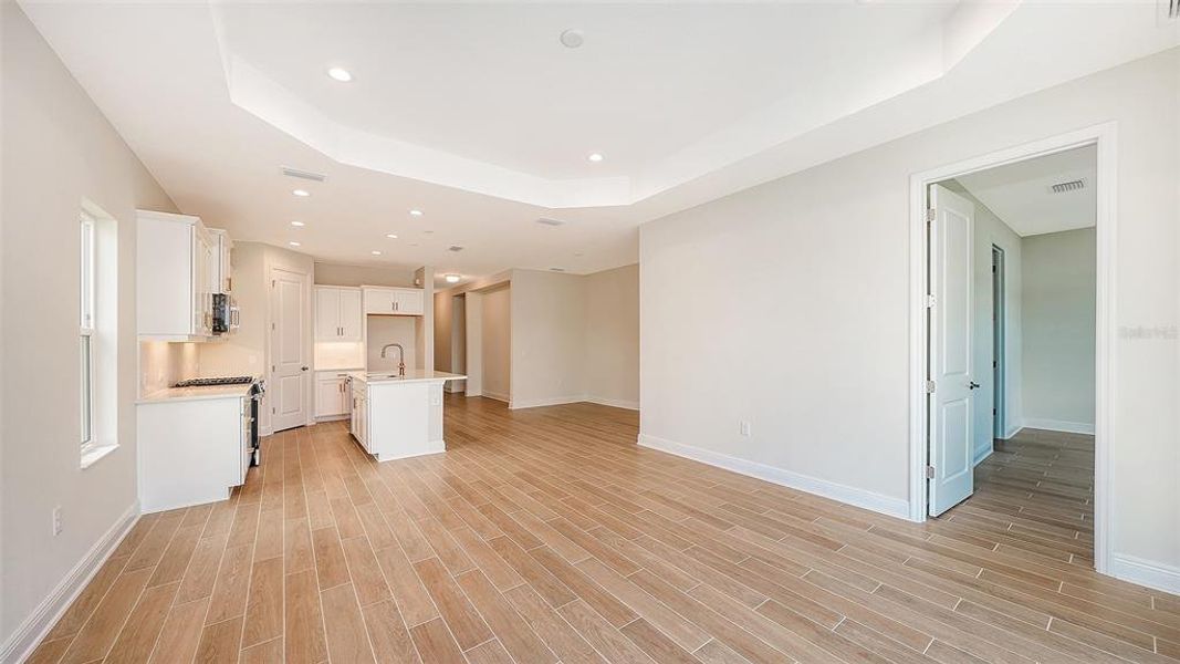 Spacious, unfurnished interior of a new home in Grand Park, Sarasota (Image 16).