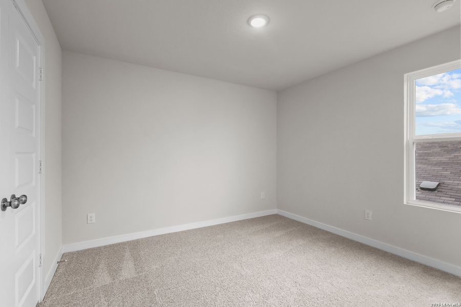 Spacious, unfurnished interior of a new home in Mesa Vista, San Antonio (Image 15).