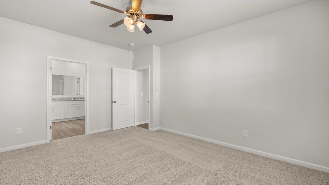 Spacious, unfurnished interior of a new home in Estates at Deer Hollow, Grovetown (Image 21).